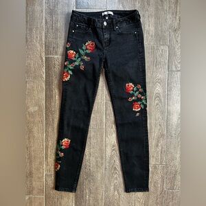 Dex Black Embroidered Rose Jeans Size 26 Skinny Floral Denim Mid Rise 27” Inseam